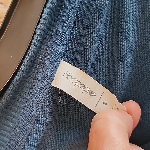 Ideology Ruched Front Thumbhole Knit Top Small - Picture 7 of 7